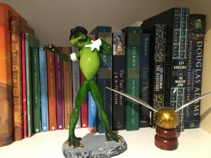 michael jackson frog statue